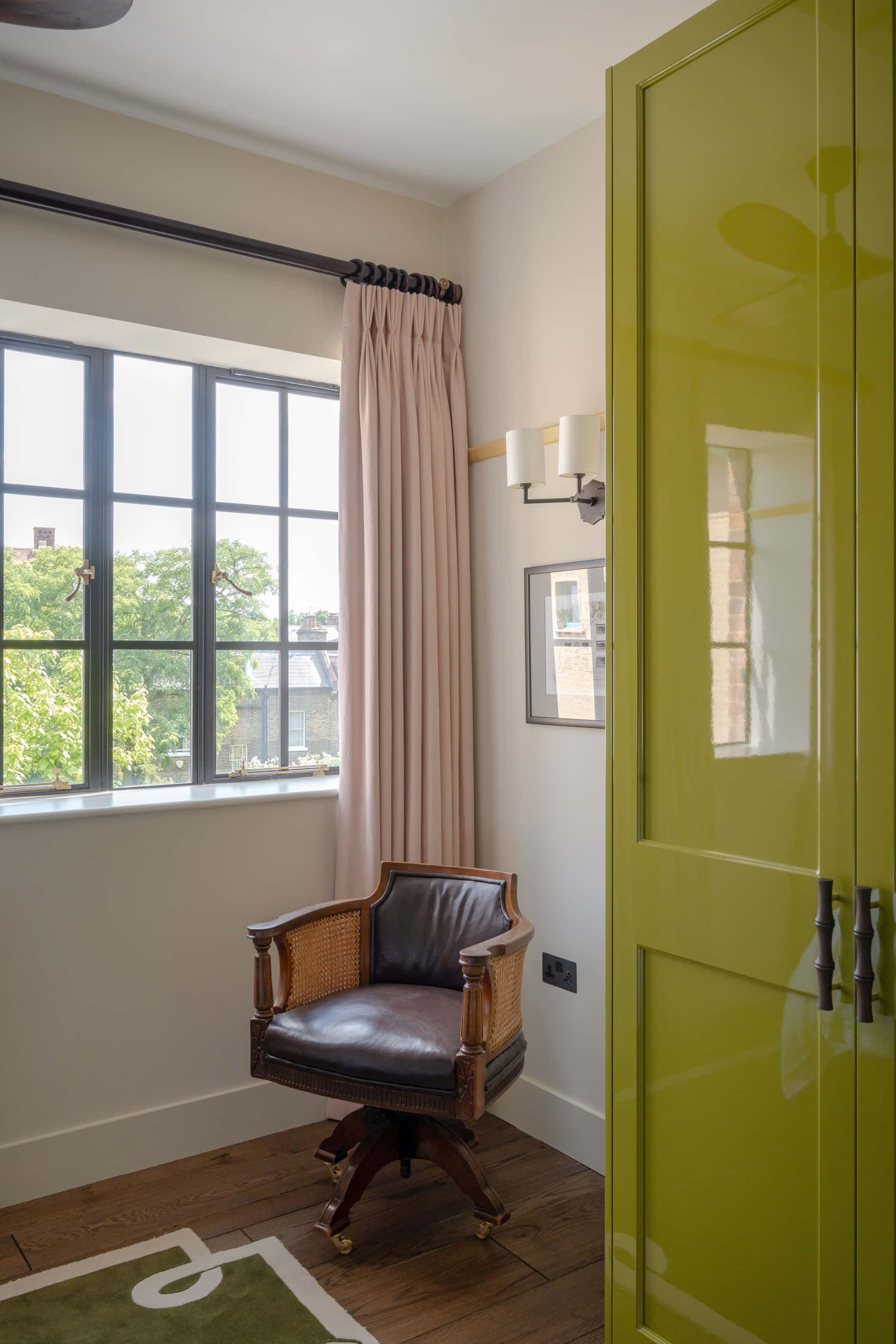 Barnsbury Square — detail — set 4